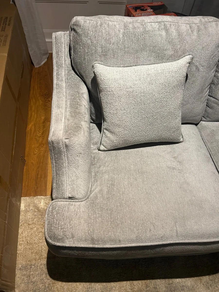 Couch - Image 4