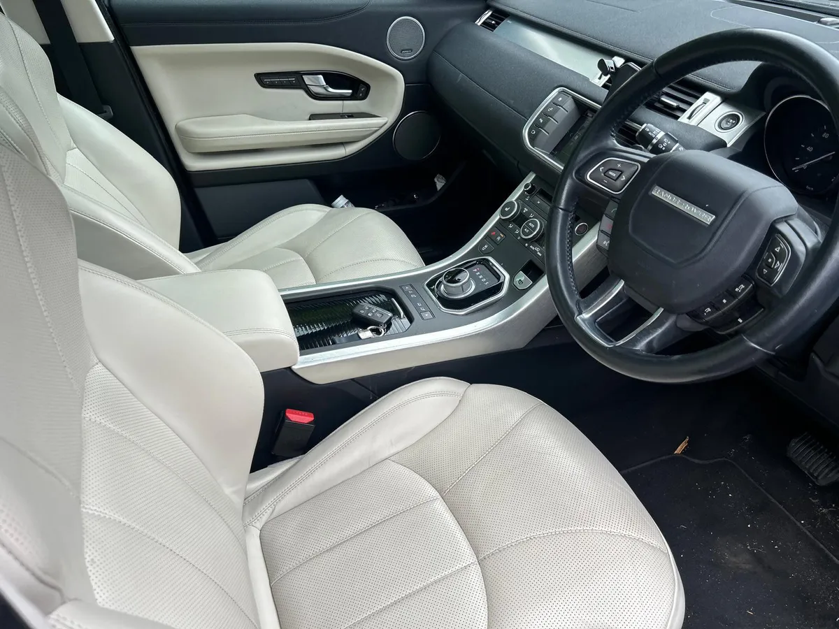 Range Rover Evogue HSE 2016 Very Low Mileage - Image 3