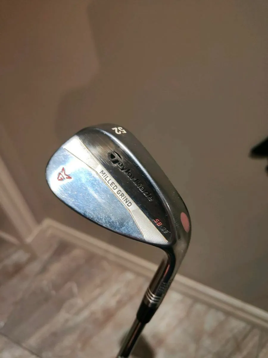TaylorMade Milled Grind Wedge 52 deg - Image 1
