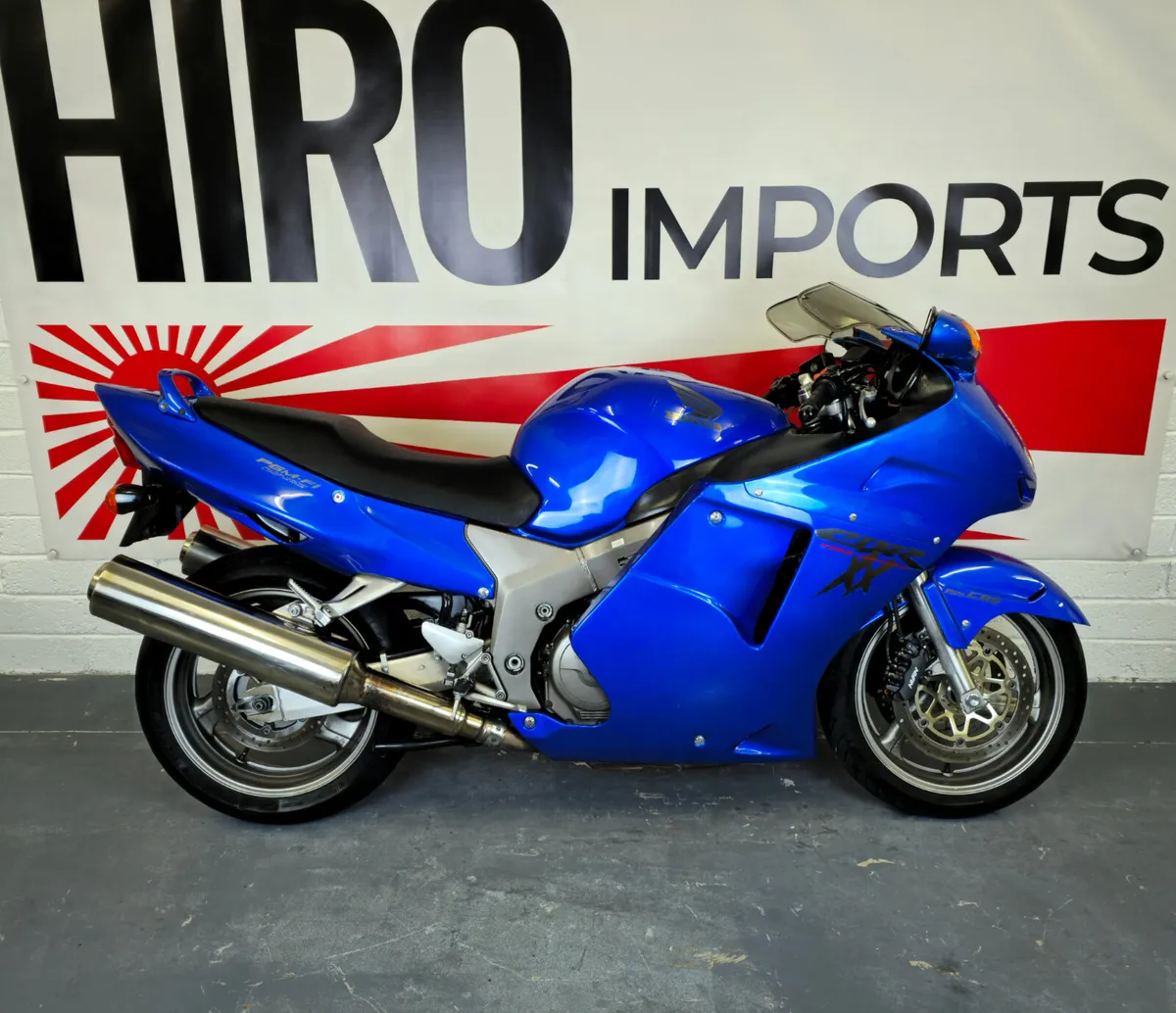 Honda CBR1100XX Blackbird - Image 1