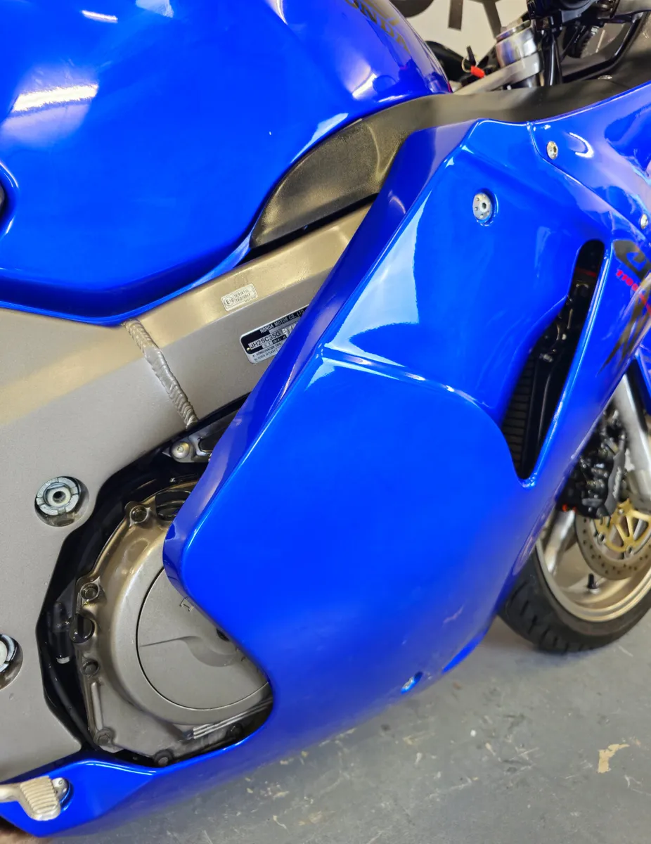 Honda CBR1100XX Blackbird - Image 4