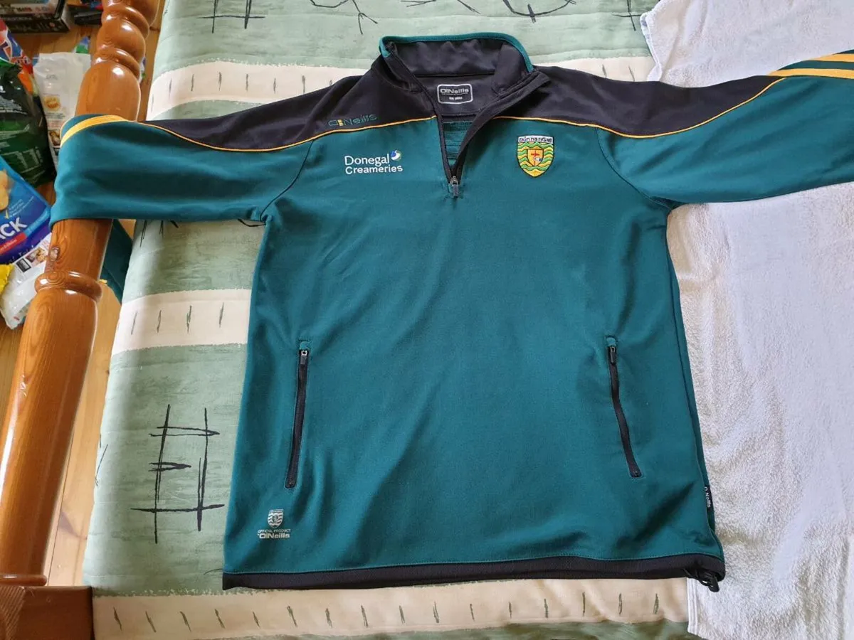 Donegal Football Gaelic GAA Half Zip Top Small - Image 1