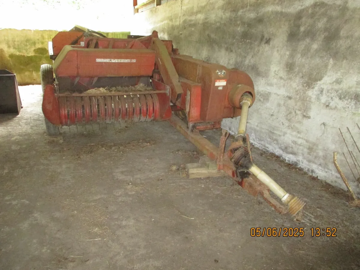 Massey Ferguson 20-8 square baler - Image 1