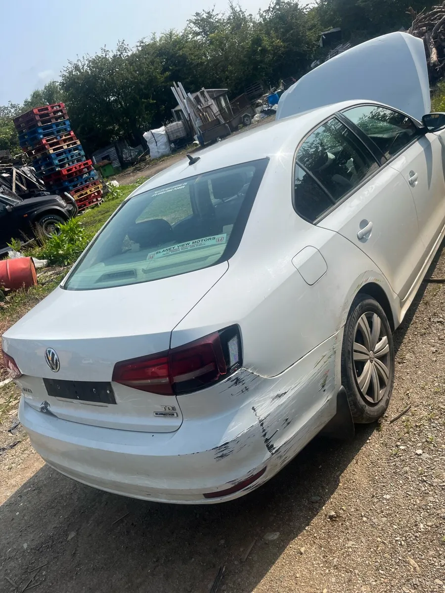 2018 vw Jetta for breaking - Image 1