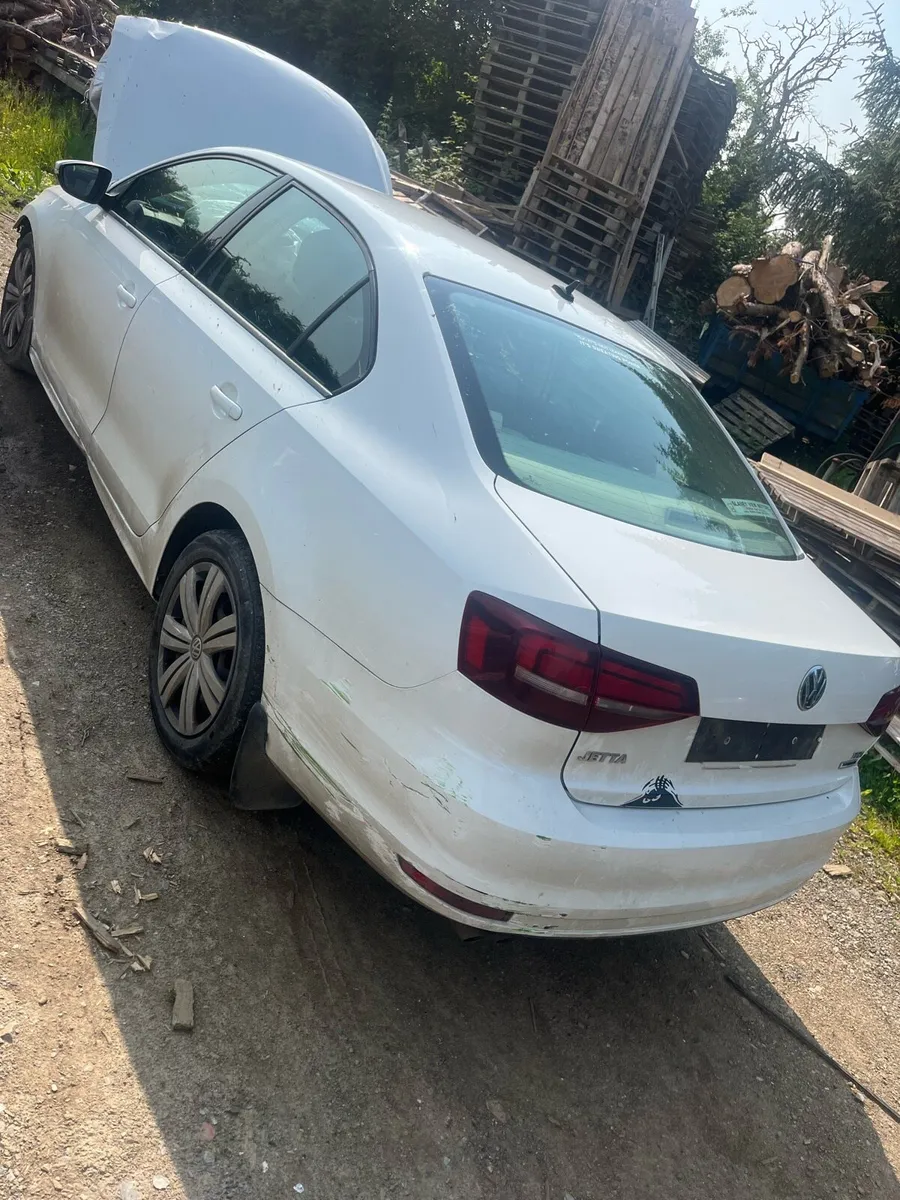 2018 vw Jetta for breaking - Image 2