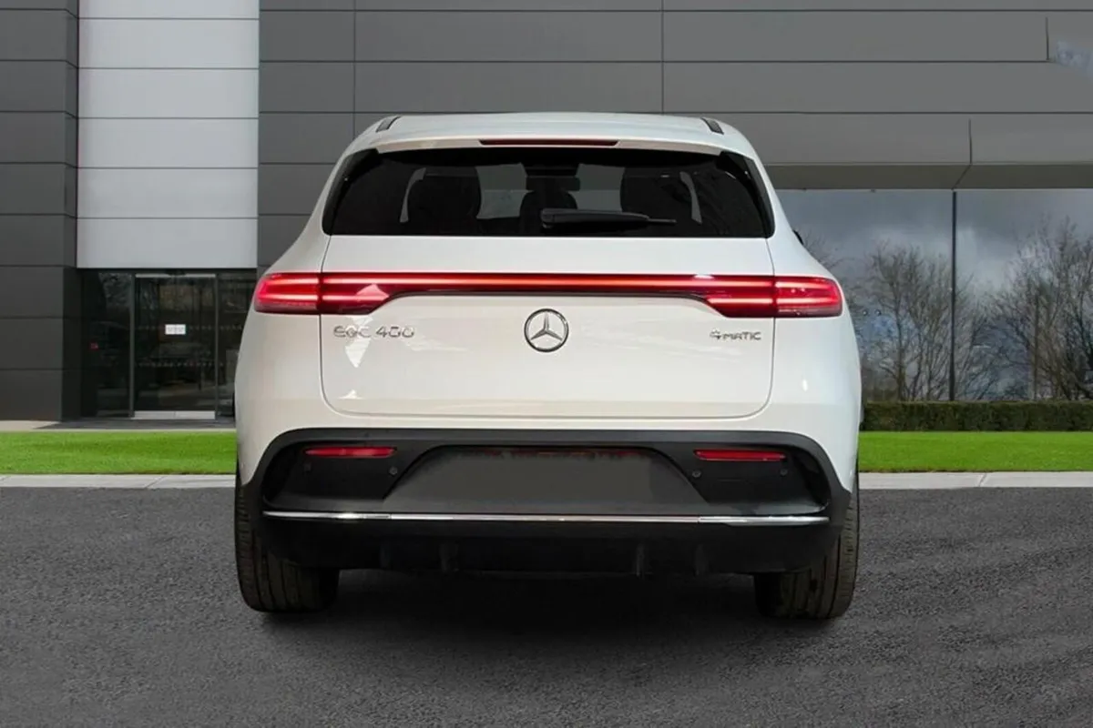211 Mercedes EQC 400 Amg Line 4 Matic - Image 3