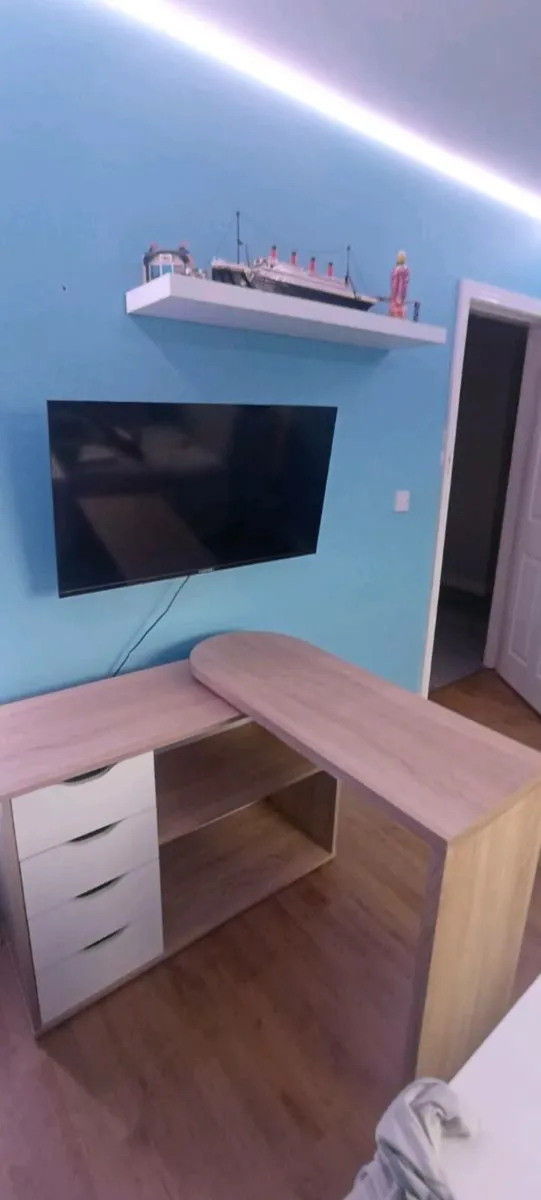 Retractable Desk - Image 2