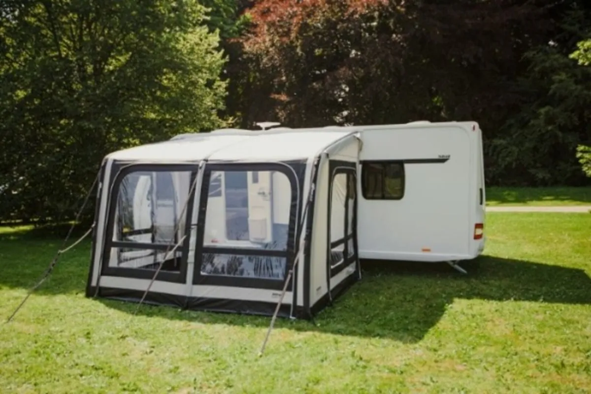 Vango Balletto 330 AIr Awning - Image 1