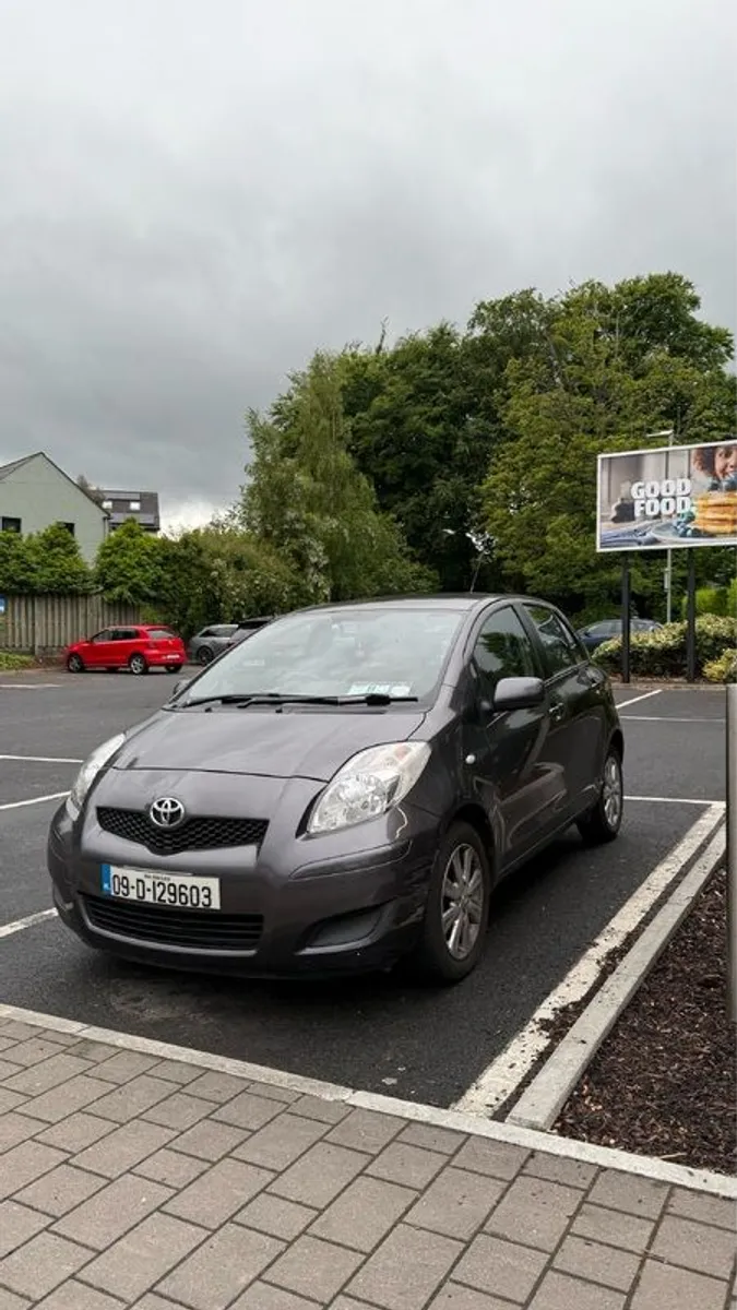 2009 Toyota Yaris - Image 2