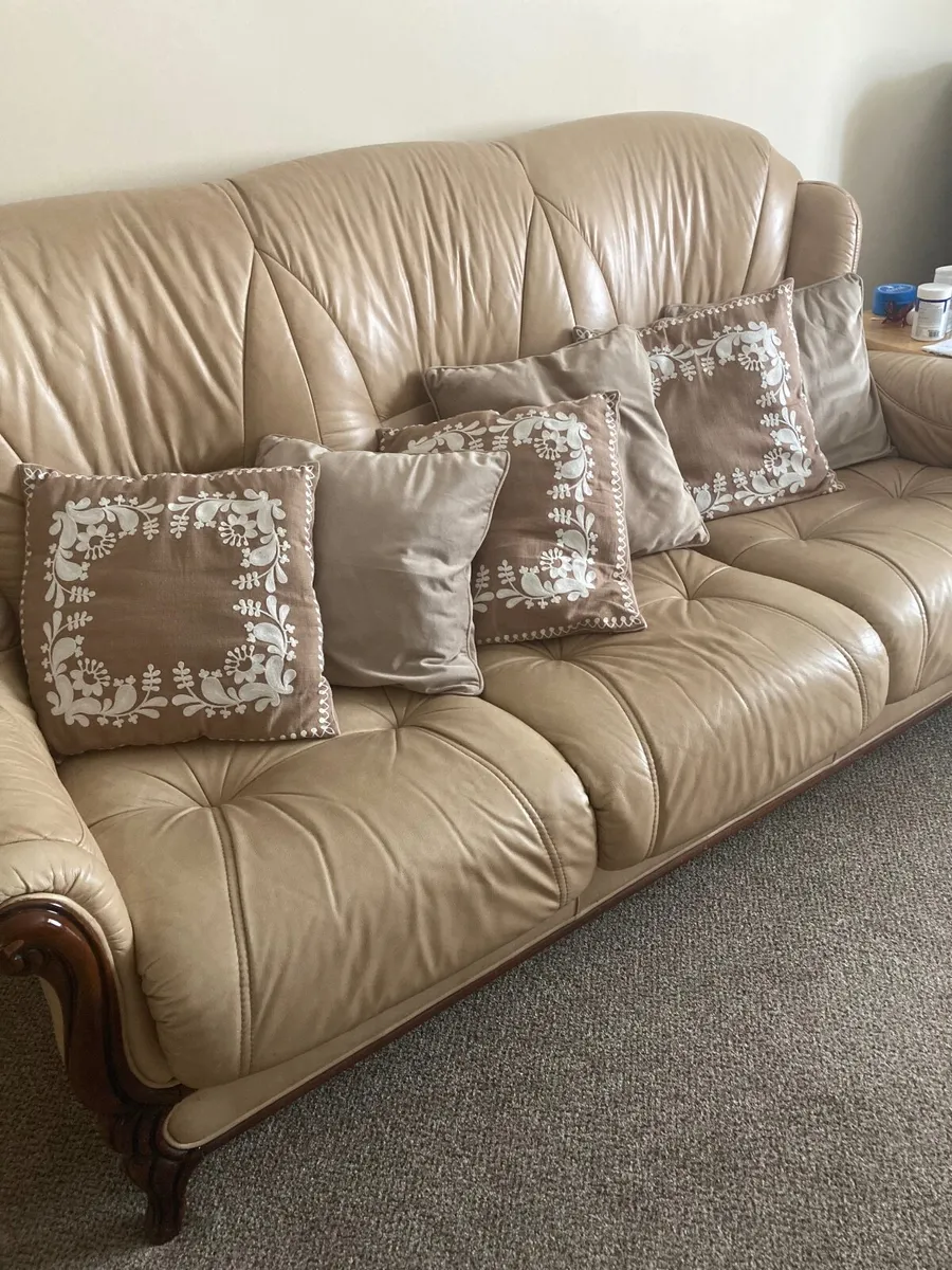 Living room - Image 2