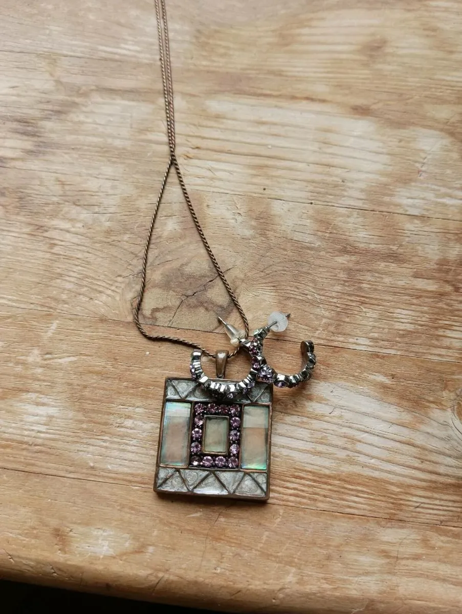 Beautiful set of earrings.chains. - Image 3