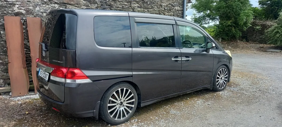 2007 Honda Stepwagon  Repair or parts - Image 1
