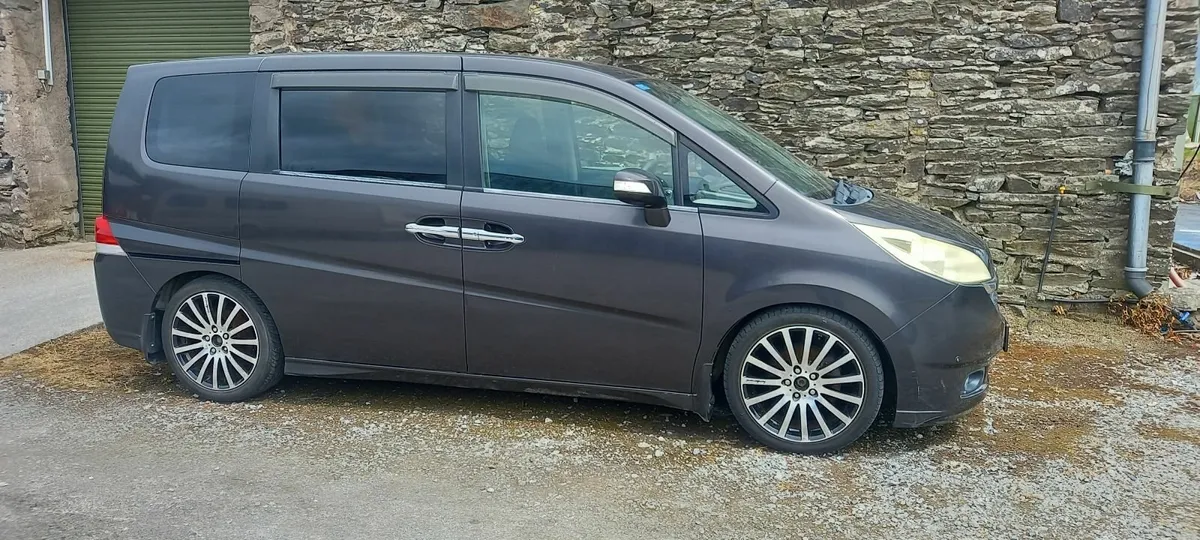2007 Honda Stepwagon  Repair or parts - Image 2