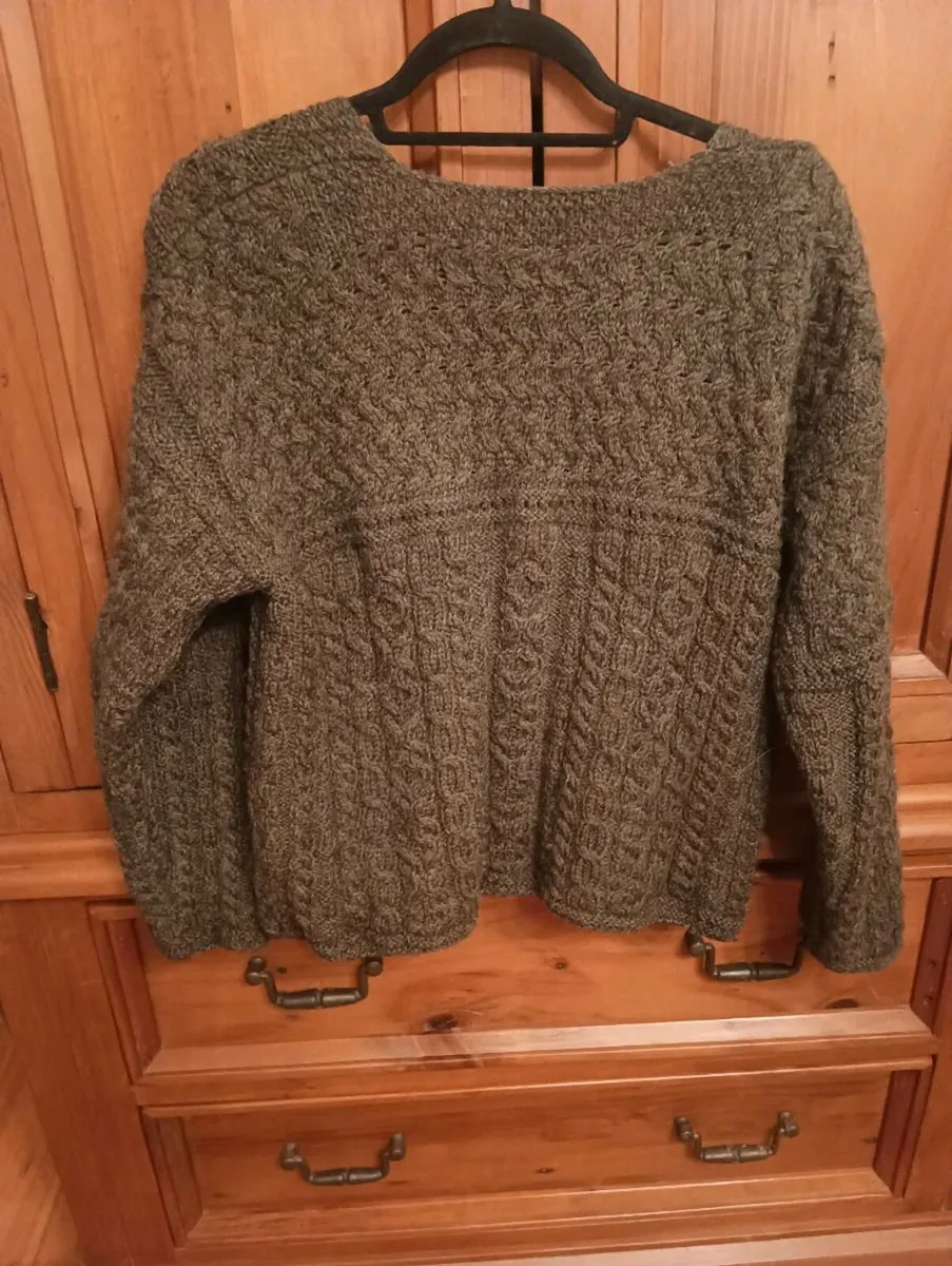 Ladies size 12 ,pure wool cardigan, - Image 2