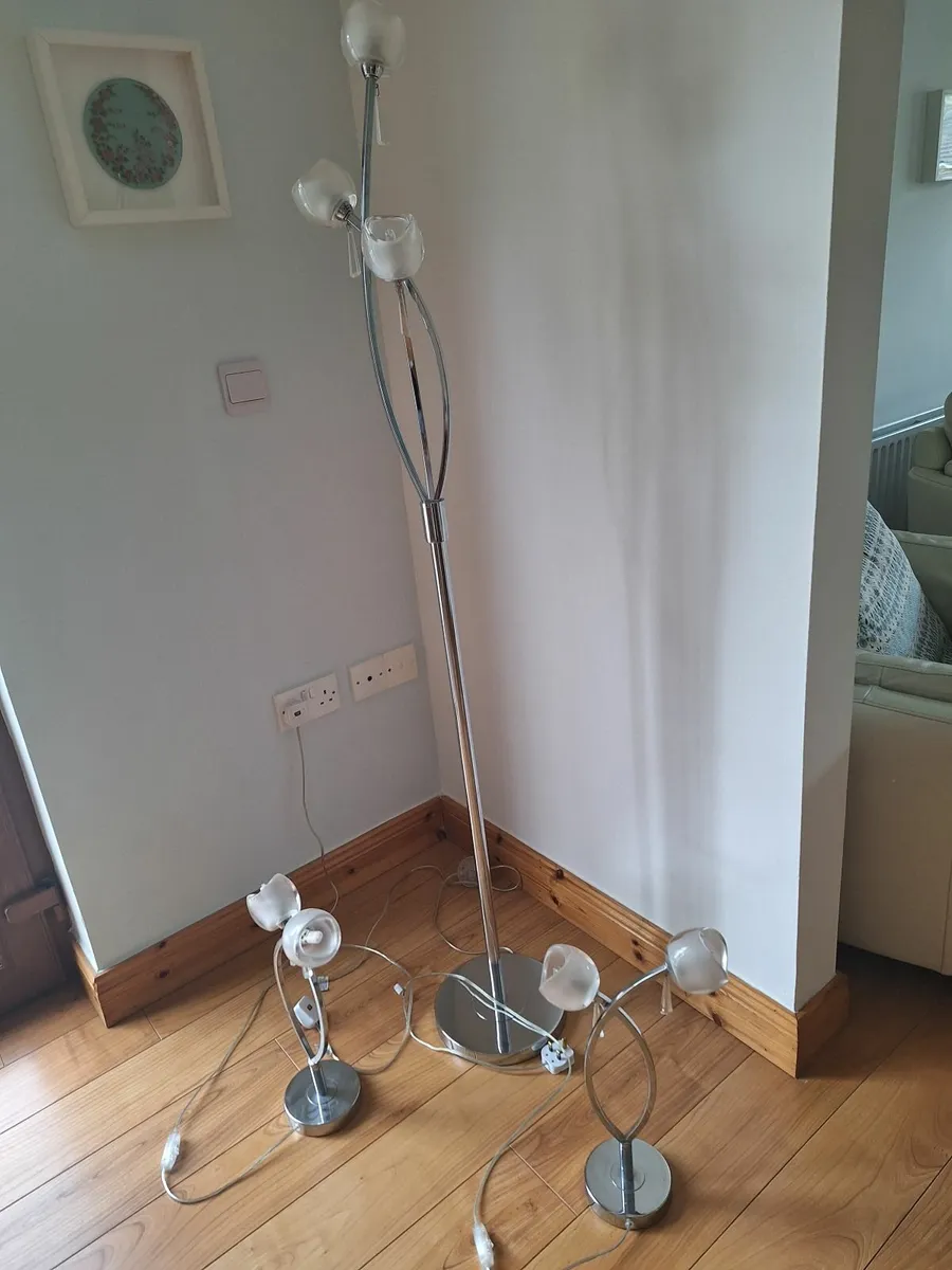 Chrome and tulip glass standard floor lamp - Image 2