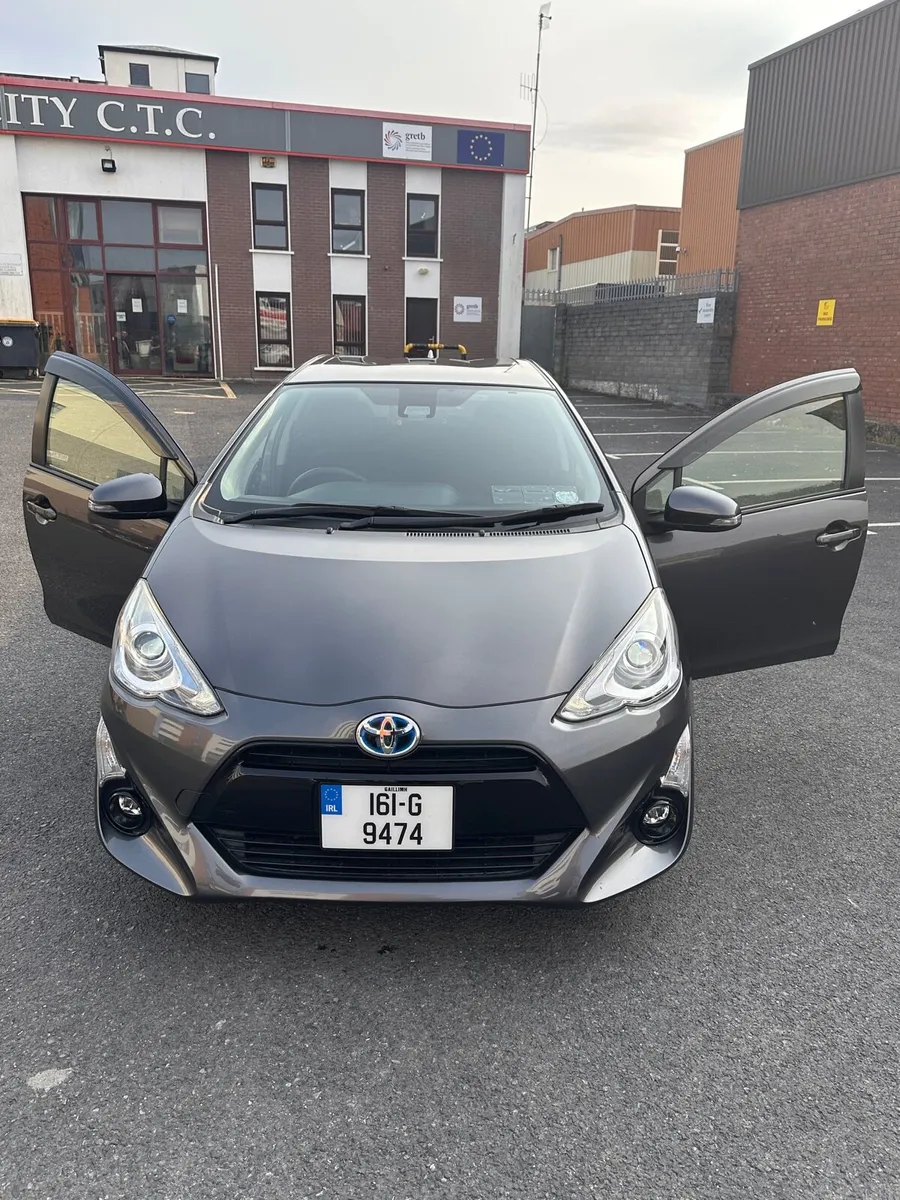 Toyota Aqua Hybrid 2016 - Image 2