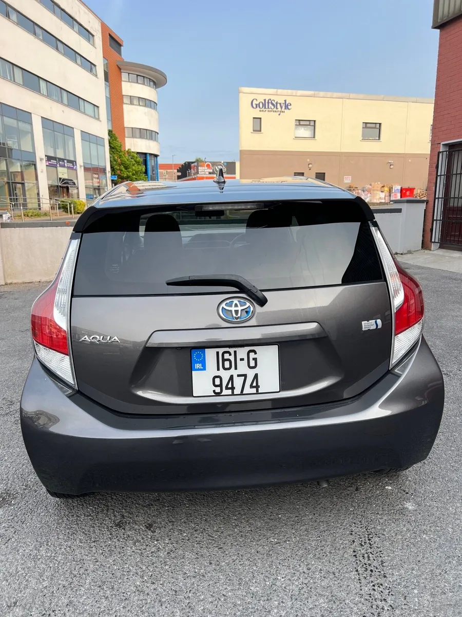 Toyota Aqua Hybrid 2016 - Image 4