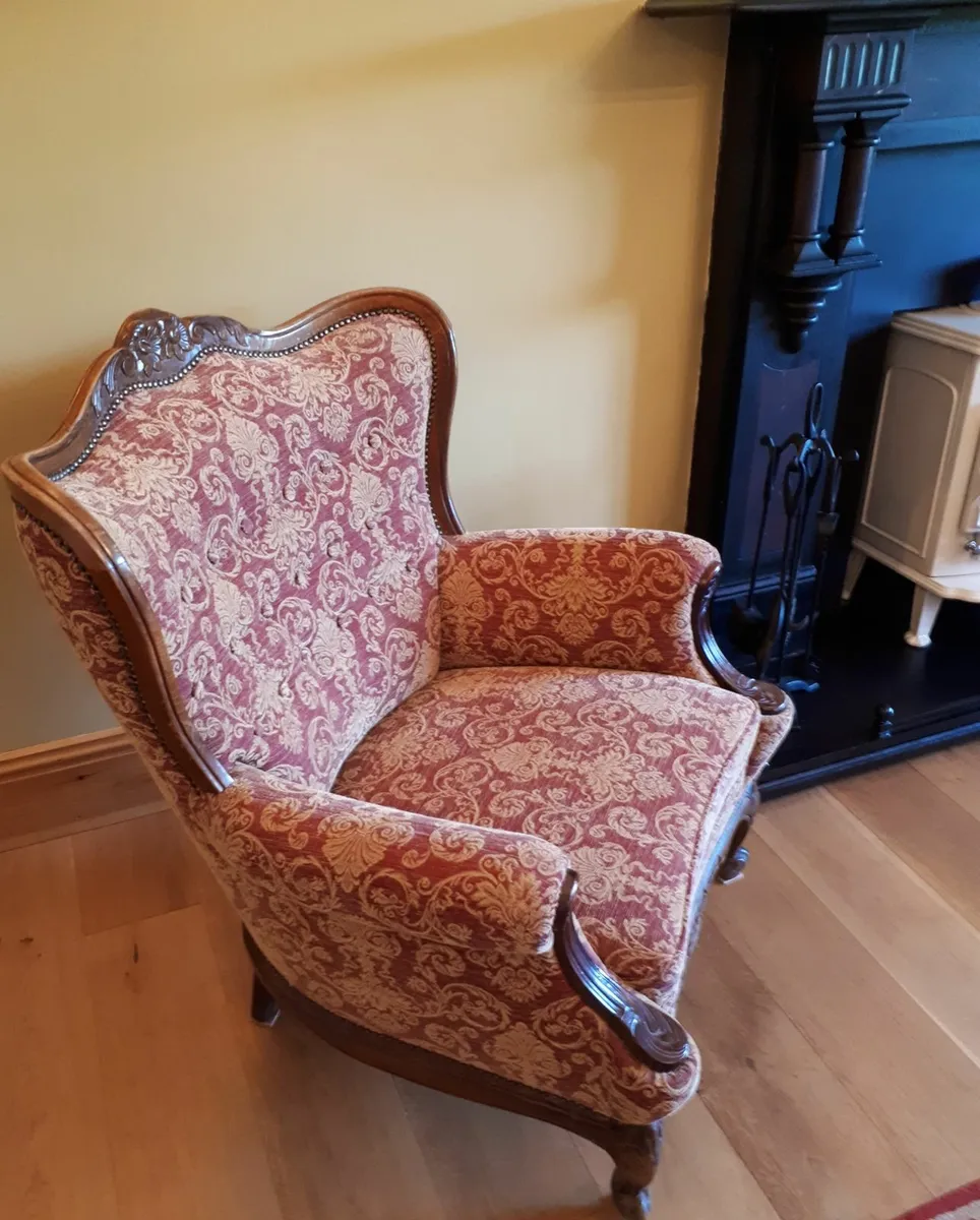 Vintage Baroque Sofa + 2 Armchairs & Footstool - Image 1