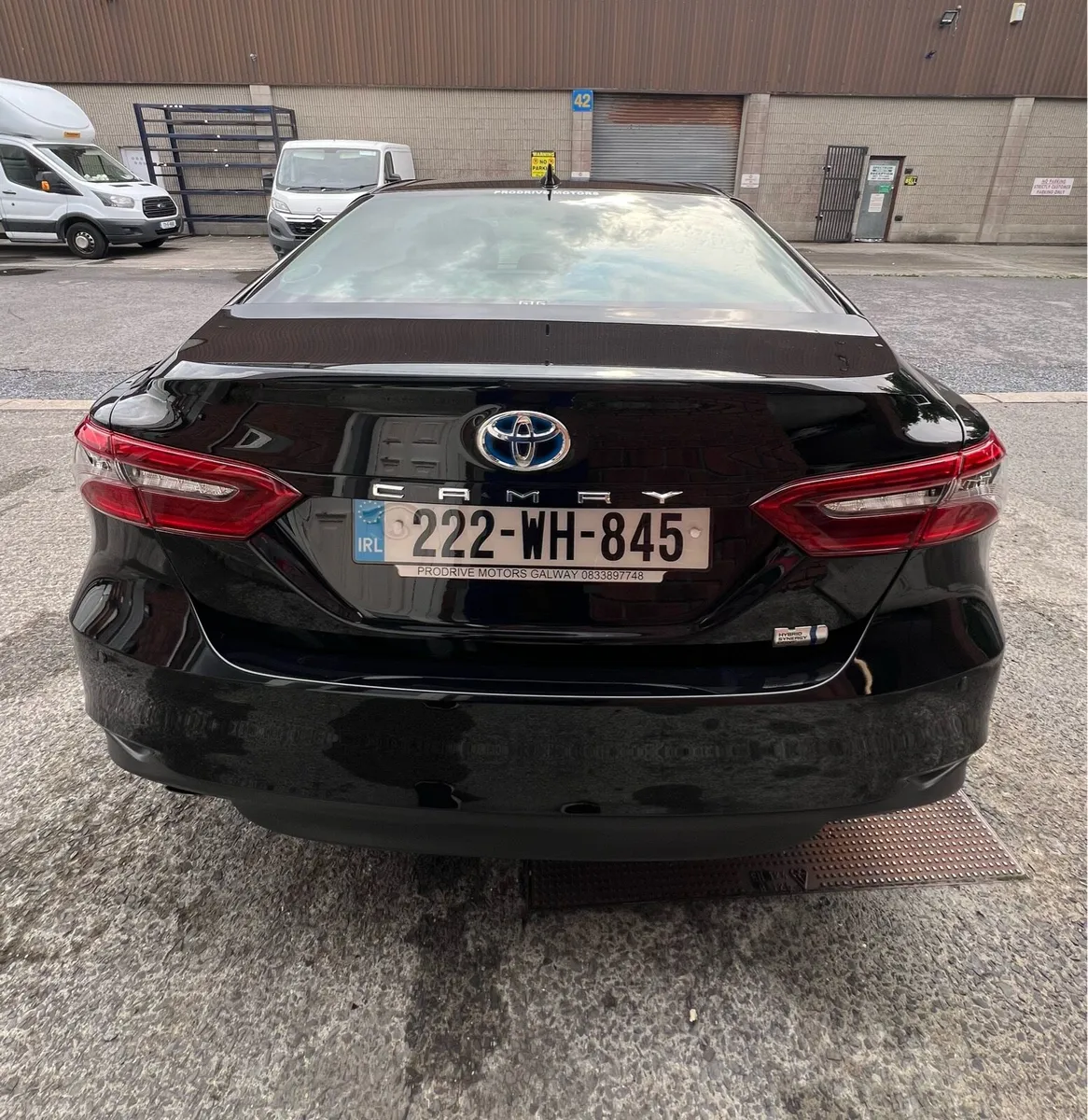 Toyota Camry 2.5L Hybrid 2022 - Image 2