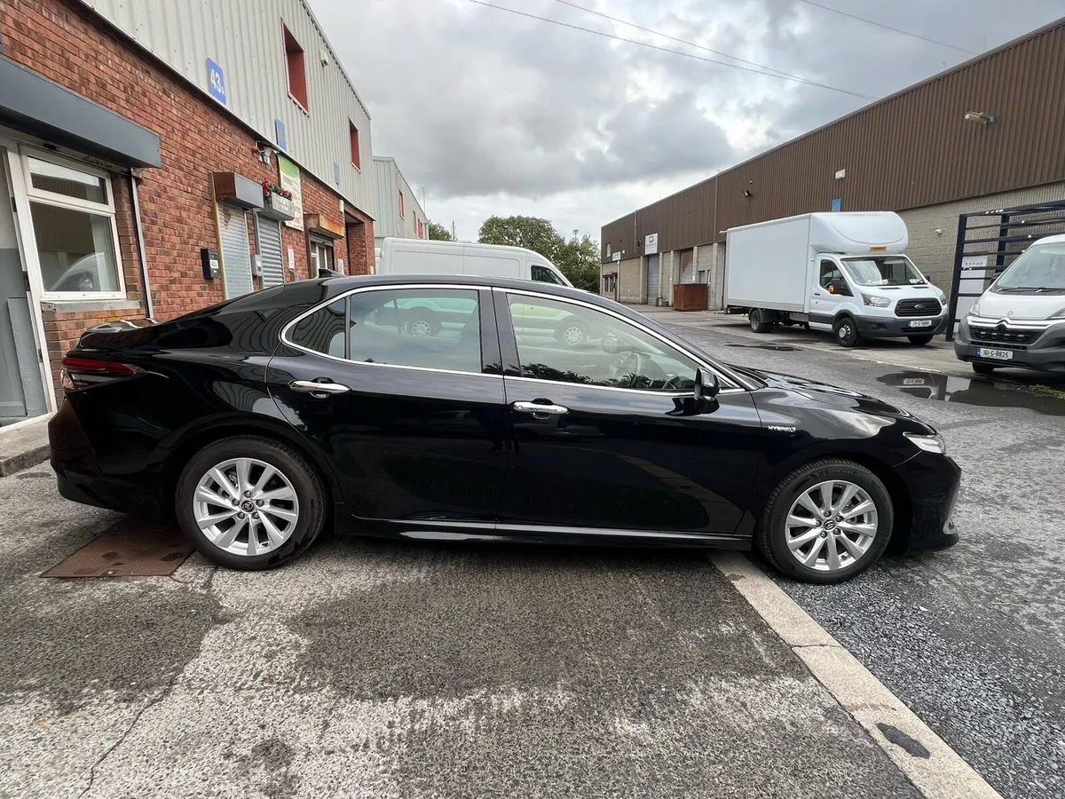 Toyota Camry 2.5L Hybrid 2022 - Image 3