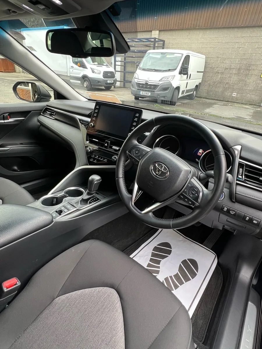 Toyota Camry 2.5L Hybrid 2022 - Image 4