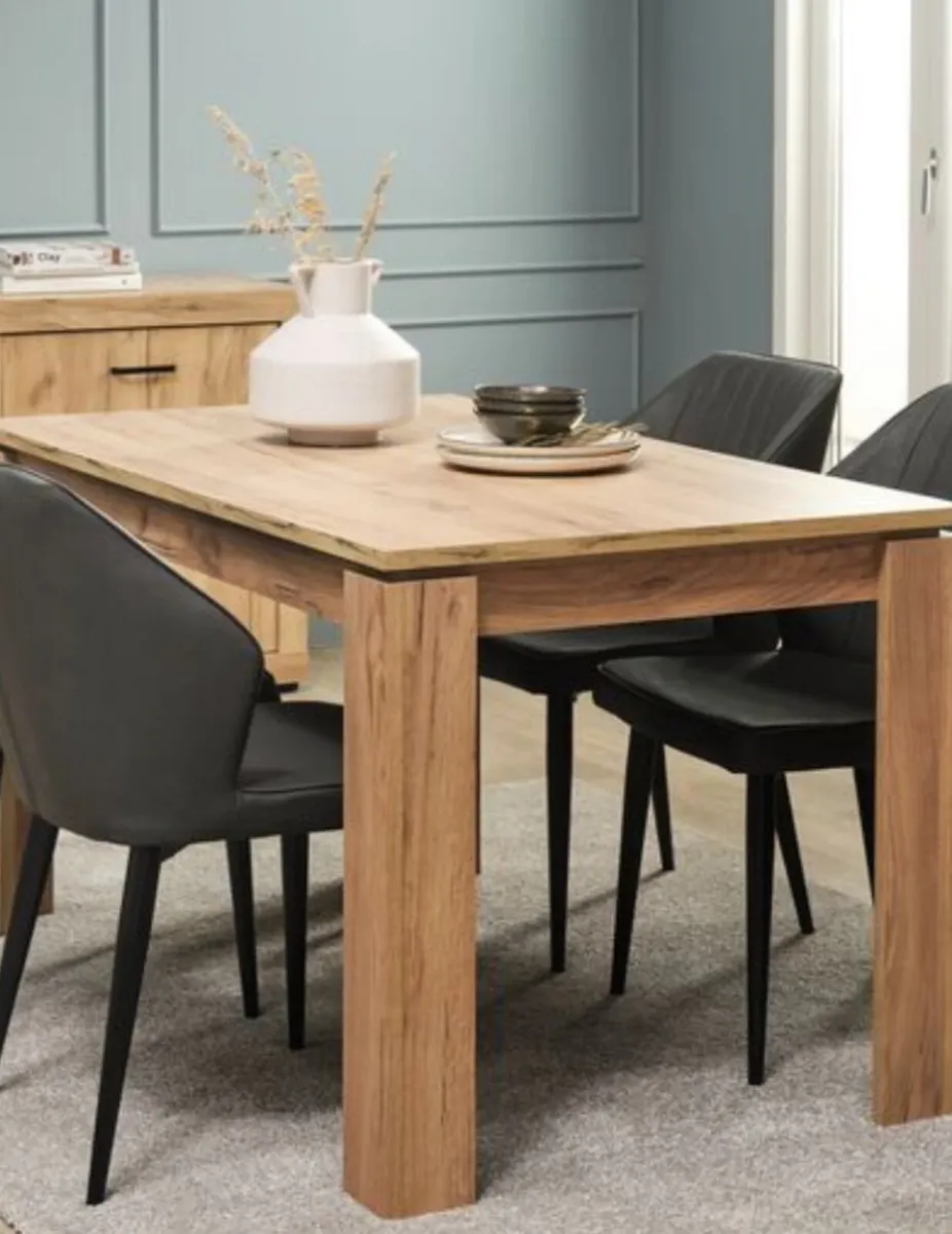 Kitchen /dining table