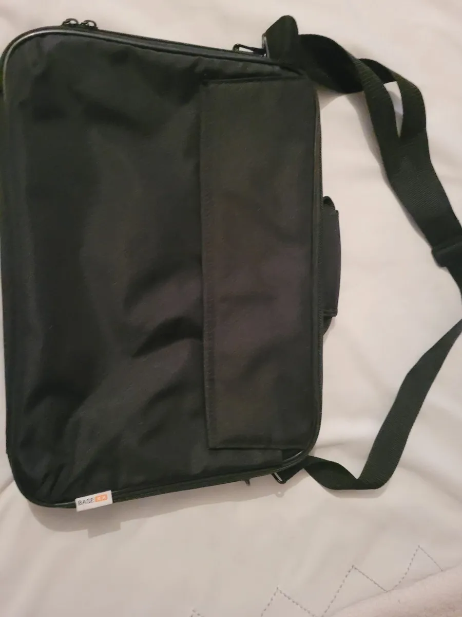 Packard Bell easynote laptop with Dvds - Image 3