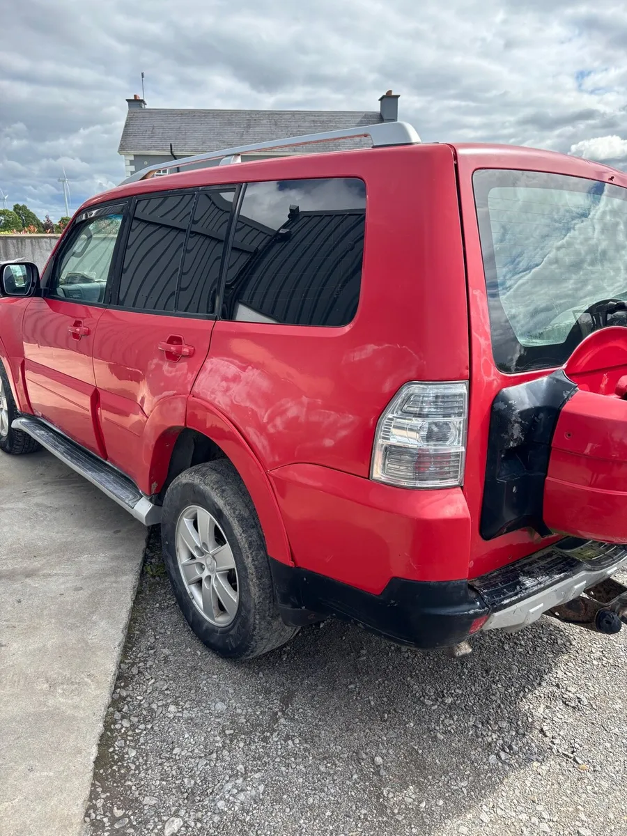 Mitsubishi pajero 3.2 breaking - Image 2
