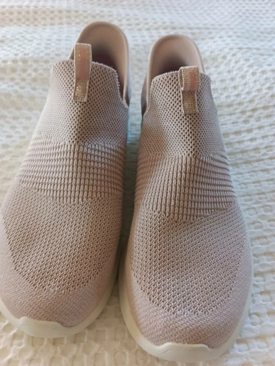 Beautiful ladies pink sketchers size 5 - Image 3