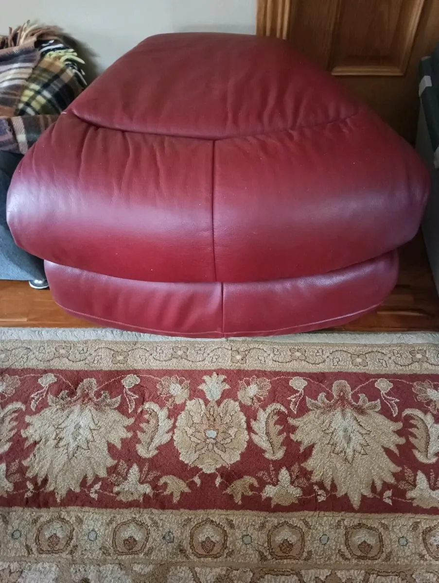 Storage and foot rest like new - Image 1