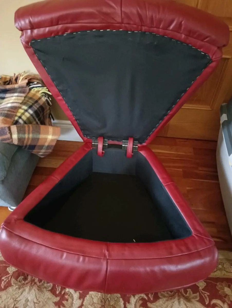 Storage and foot rest like new - Image 2