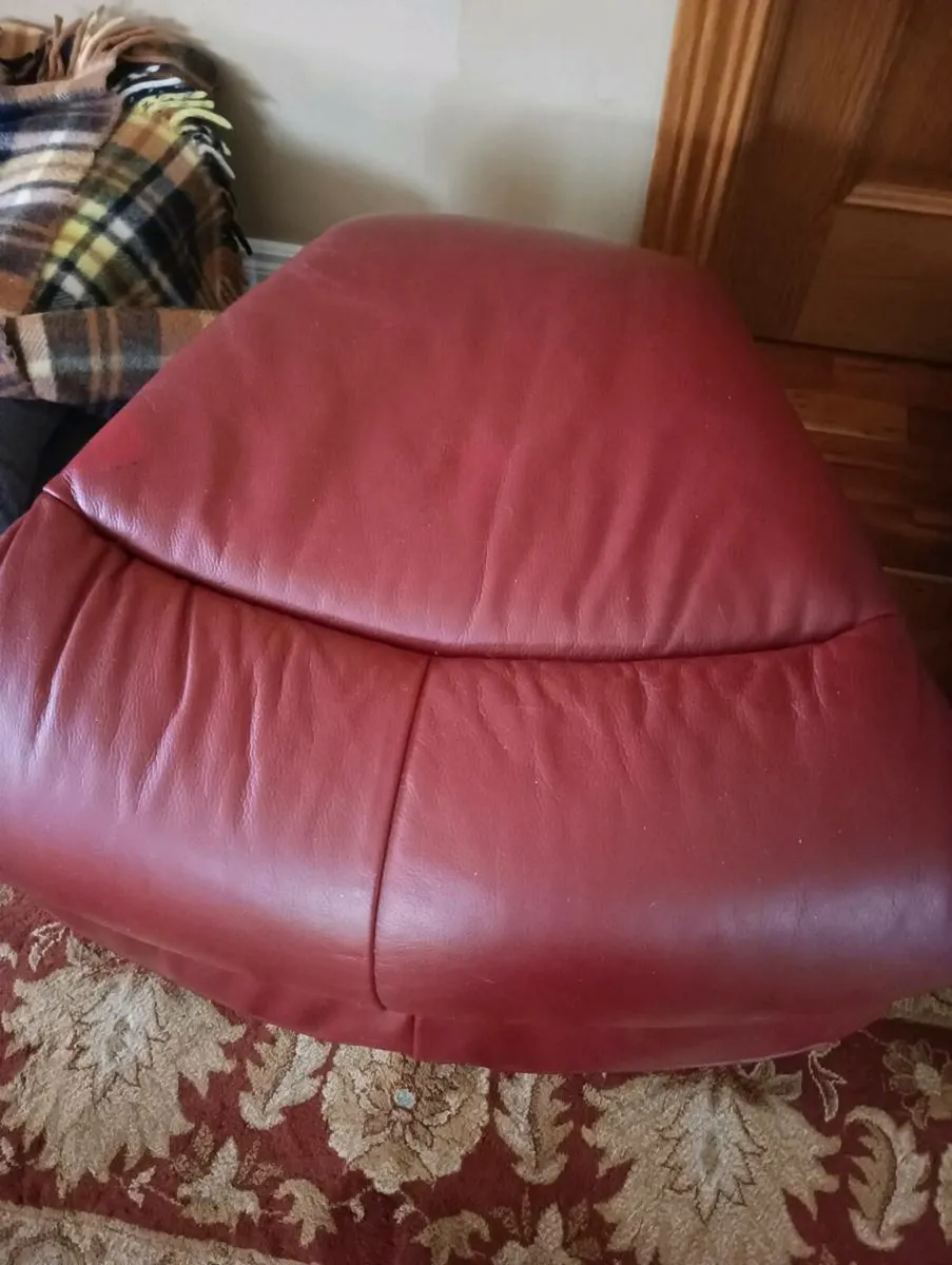 Storage and foot rest like new - Image 4