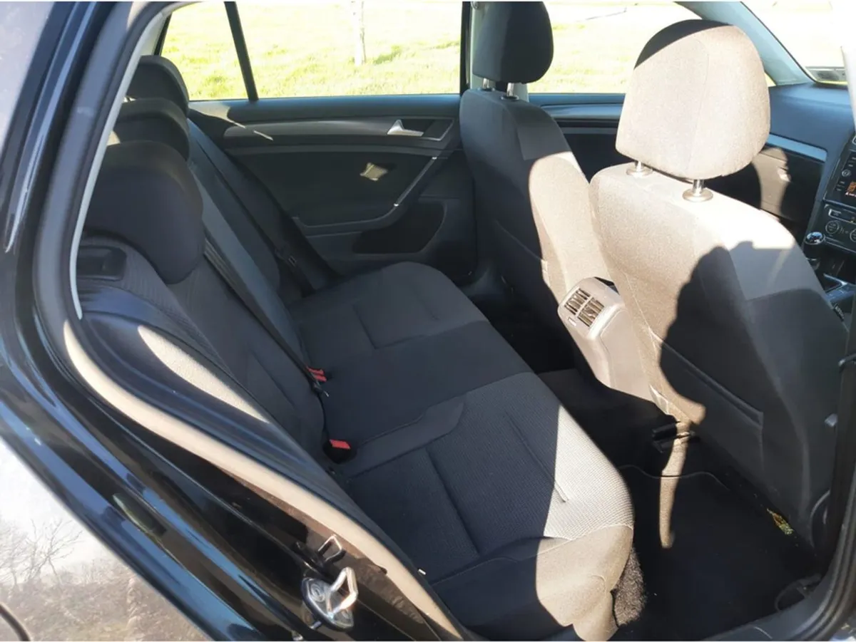Volkswagen Golf Comfortline 1.6 TDI Manual 5speed - Image 4