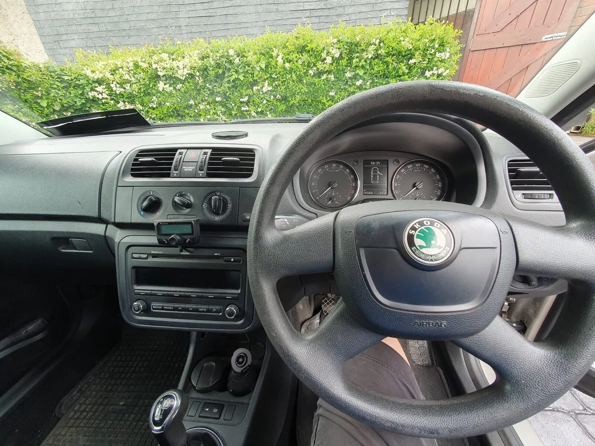 LOW LOW GENUINE MILAGE. SKODA ROOMSTER AMBITION - Image 2