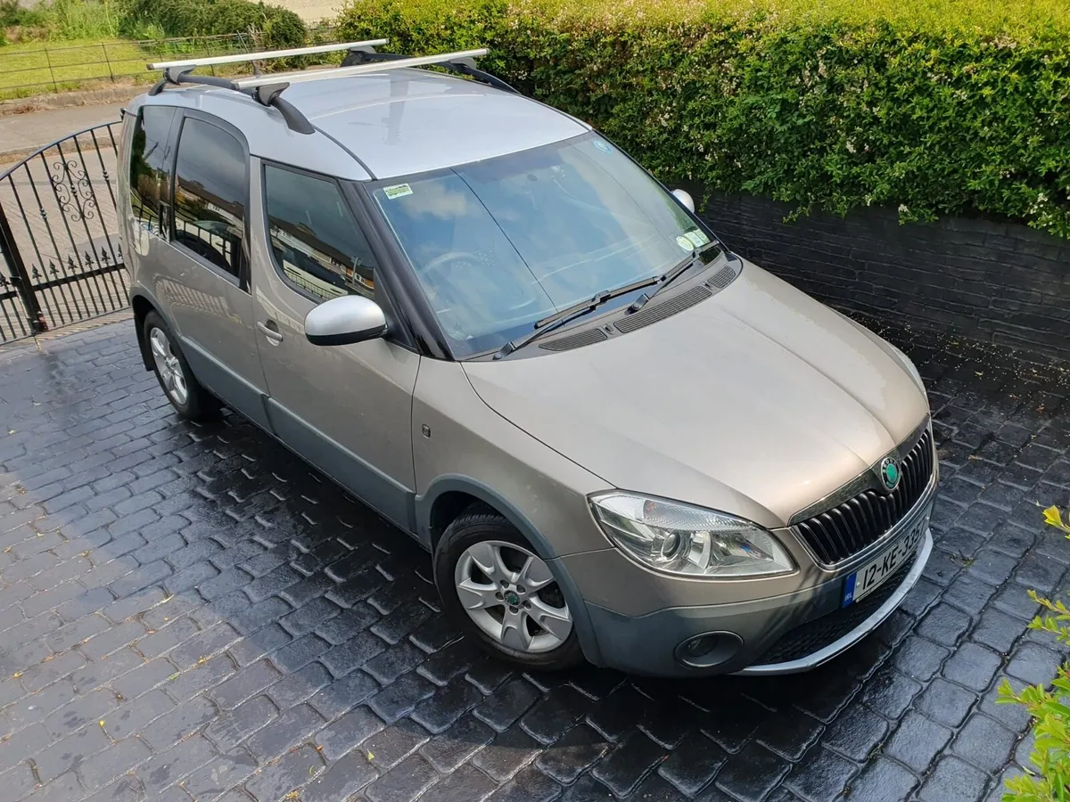 LOW LOW GENUINE MILAGE. SKODA ROOMSTER AMBITION - Image 1