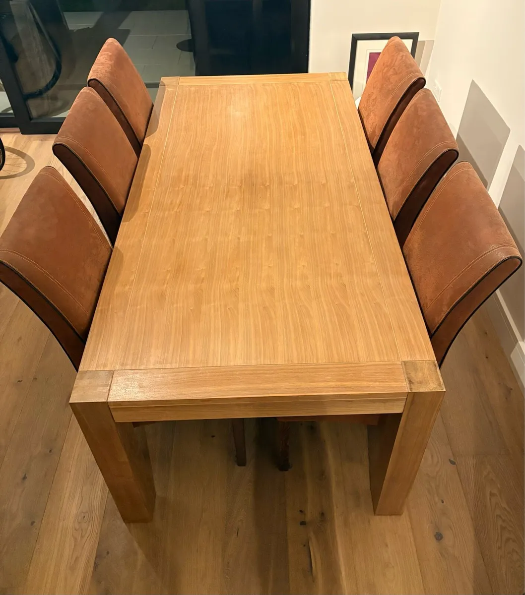 Dining table and 6 chairs - Image 1