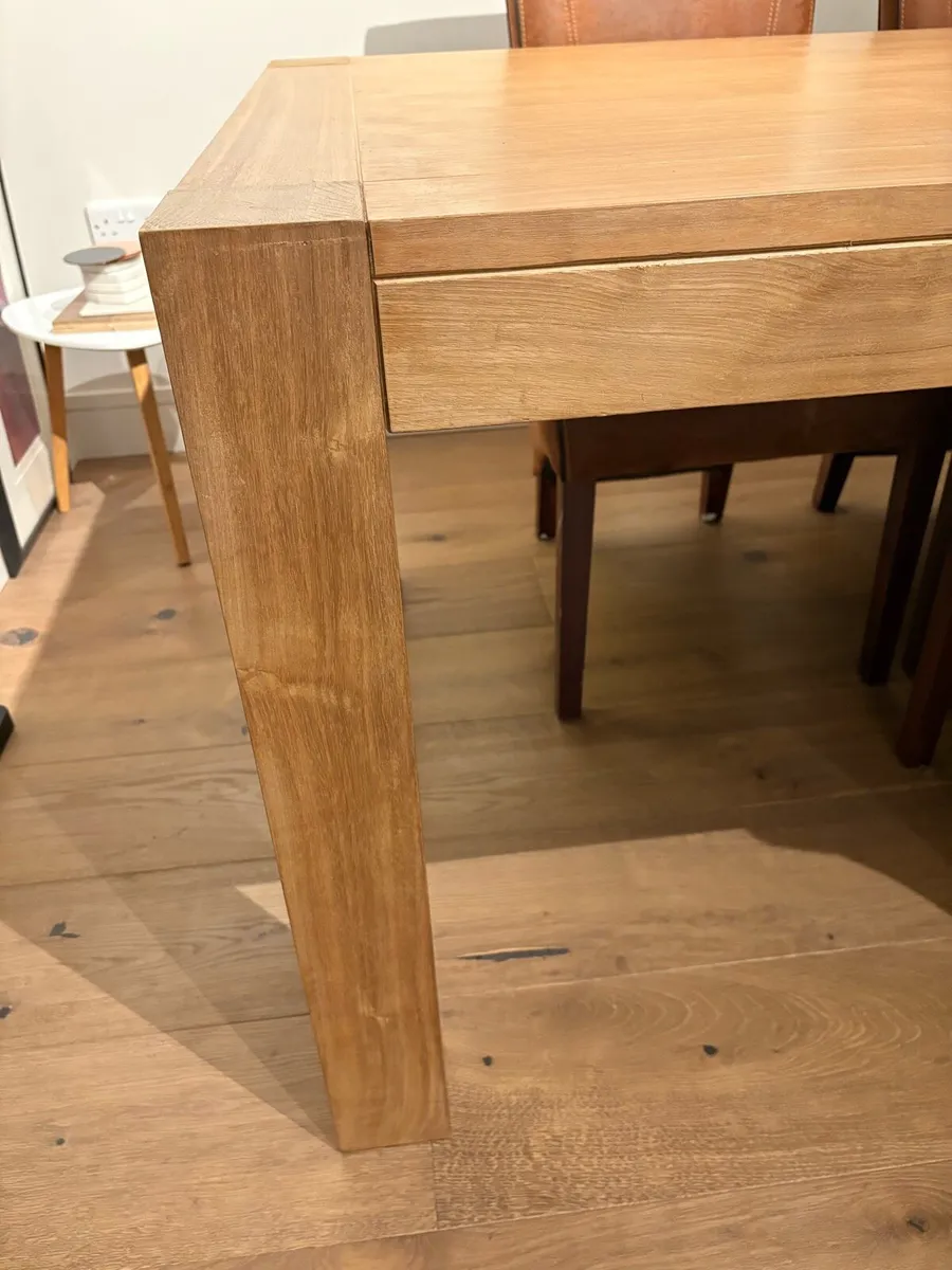 Dining table and 6 chairs - Image 2