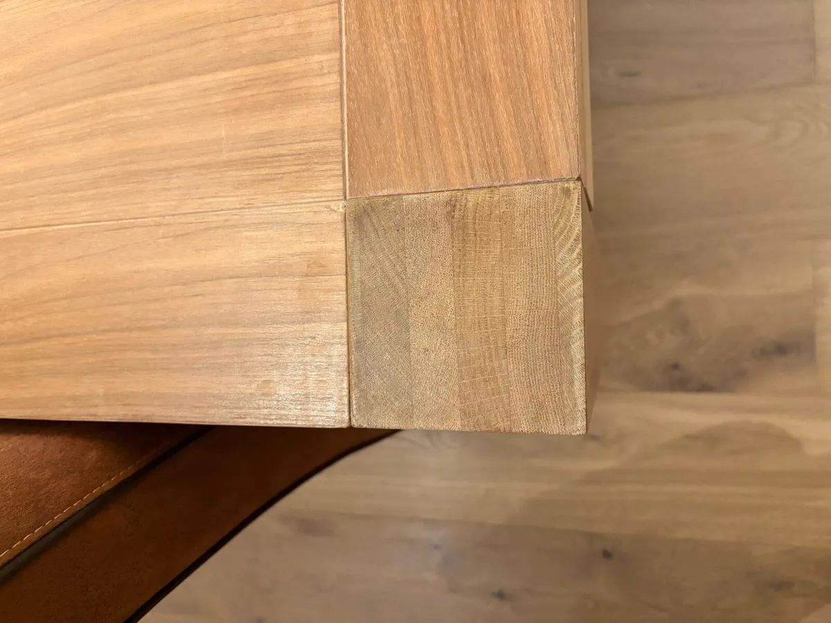 Dining table and 6 chairs - Image 4