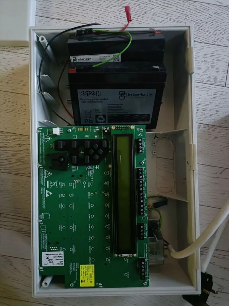C-TEC Fire alarm panel and repeater - Image 4