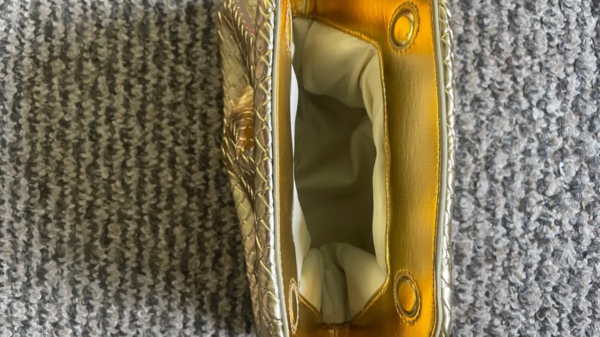 New gold clutch - Image 2