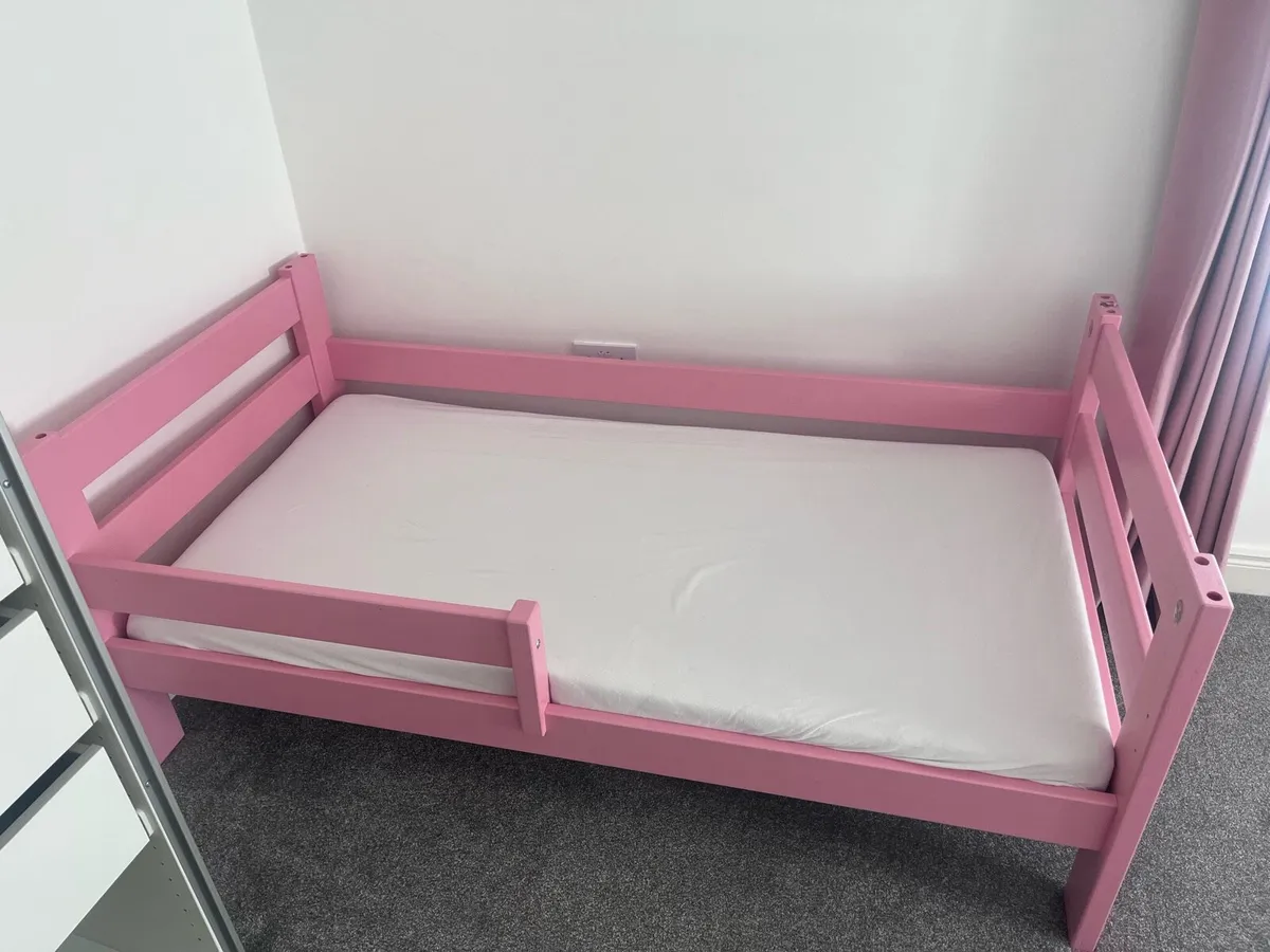 Pink toddler bed - Image 2
