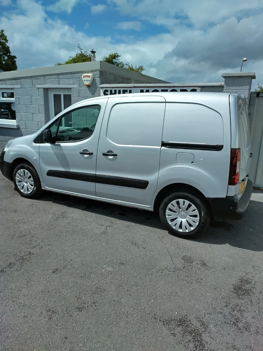 BERLINGO 2017 SILVER 3 SEATER MANUAL VAN - Image 4