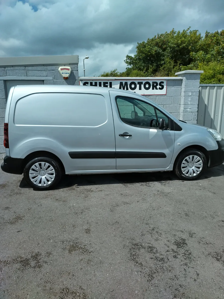 BERLINGO 2017 SILVER 3 SEATER MANUAL VAN - Image 1
