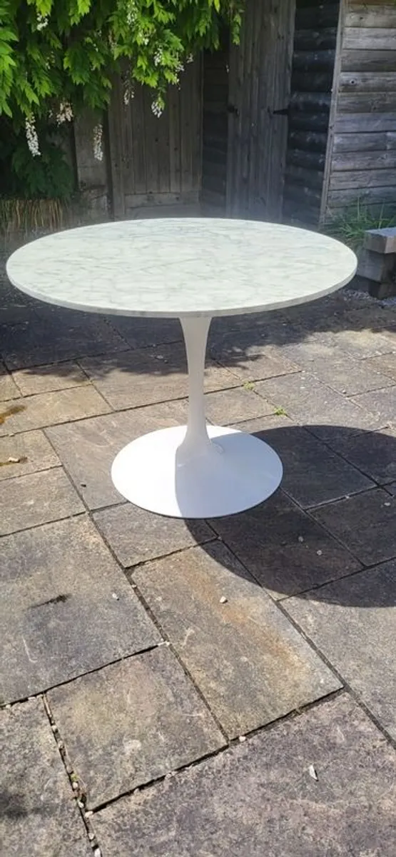 Marble top table - Image 1