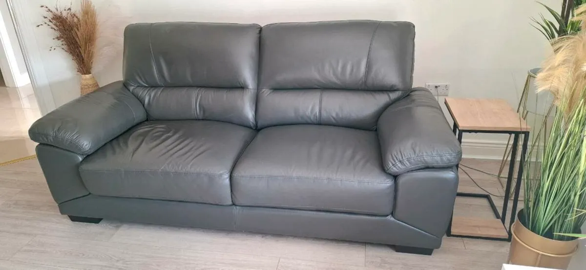 3 seater leather sofa - Image 1