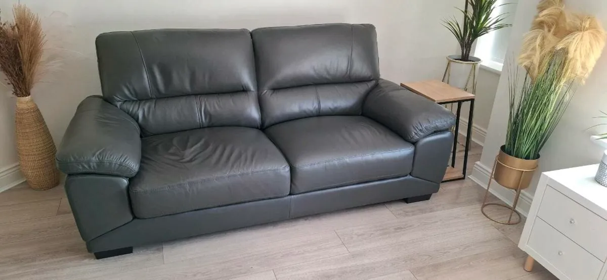 3 seater leather sofa - Image 2