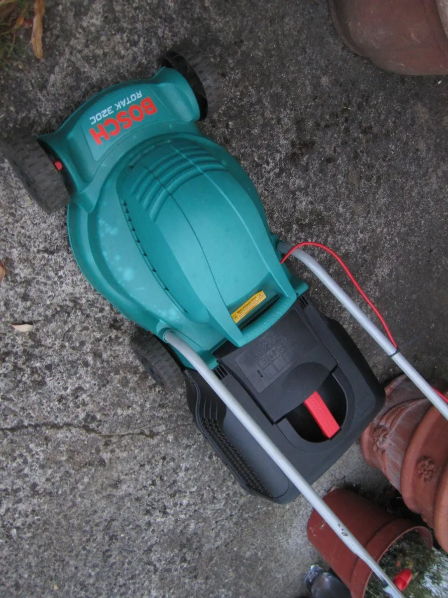 Clean Bosch Rotak Electric Mower. - Image 4