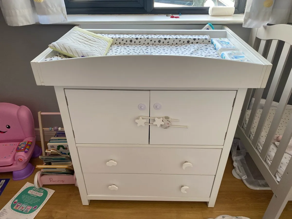 Changing table - Image 1