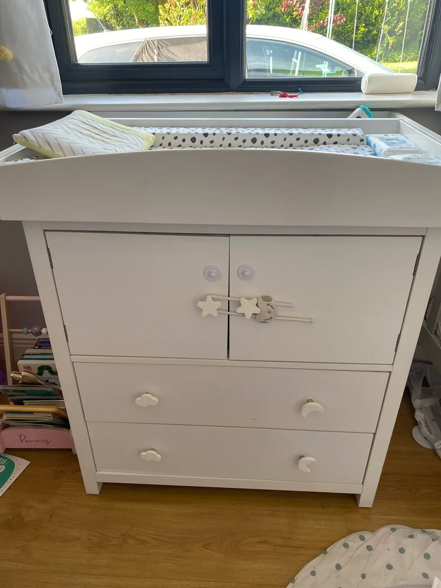 Changing table - Image 2