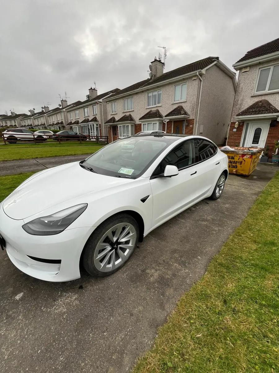 Tesla Model 3 2022 - Image 3